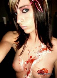 Sultry amateur emo chick showing off her nice tits