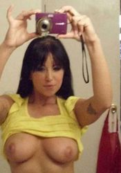Picture gallery of an amateur heavy-chested honey selfshooting