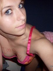Cute amateur kinky GF camwhoring in her pink underwear