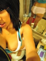 Gallery of an amateur babe camwhoring in her bedroom