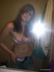 Picture selection of a lovely amateur hottie's sexy selfpics