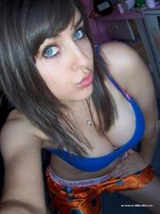 Pictures of a sizzling amateur bombshell's sexy selfpics
