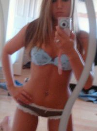 Blonde amateur hottie selfshoots in a curved mirror