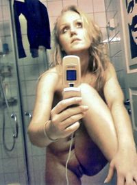 Sexy Norwegian amateur blonde's nude self-pics