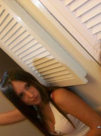 Sexy brunette selfshooter flashing her perfect round tits
